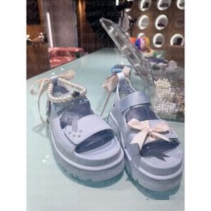 Uggslipper Tasman New Women's Uggg Slipper Summer Luxury Sandal Designer Sandal快適な光と高速ソリッド色の厚い高架ベルクロバックルUggslipper 6e6