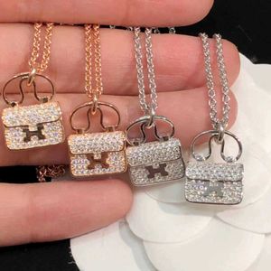 He Necklace Expensive Design Engagement Necklace Love Vgold 18k Gold Inlaid Diamond Handbag with with Original Logo 7cqg