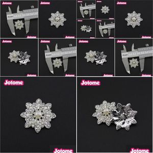 Pimler broşlar 100pcs/lot 26mm rhinestone inci çiçeği Düz arkaya düğme davetiye kartı desen dağıtım mücevherleri otdd2