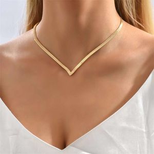 Enkel kreativ V-formad halsband för kvinnor Flat Snake Chain Choker Fashion Blade Chains Neck Accessories Smyckespresent