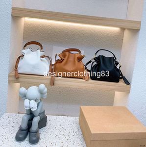 Luxury Designer Väskor Kvinnsäck Klassisk mode Lyckliga handväskor axelväskor Kohude Läder mångsidig i färg Tre färger Hög version