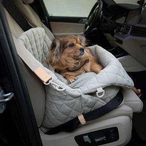 犬のカーシートカバーポータブルペットドッグカーシート脂肪キャリアセーフティボックスブースターケンネルバッグスモールキャットトラベル包囲デボアチュアチエンH240531