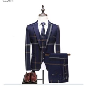 Stycke (jacka+väst+byxa) skräddarsydd Nevy Blue Men Suits skräddarsydd kostym Bröllop Male Slim Fit Plaid Business Tuxedo