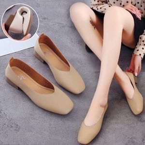 Cow tendon soft sole flat shoes bean shoes spring 2024 new fashion trend shoes versatile and wear-resistant casual shoes