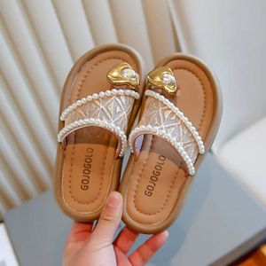 Sommarbarn mode flickor söta pärlor eleganta prinsessor skor mångsidiga mjuka barn hem flip-flops öppna tå tofflor