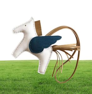 Luxuskette hochwertige echte Schaf -Leder -Fliegende Pony Pferd Key Ring für Frauen Charme Bag Anhänger Auto Spiegelhalter Keychain9181627
