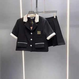 MM Family SS New Suit Coatfolded Skirt Letter 자수 장식 아카데미 스타일