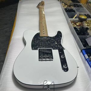 Fabrika Doğrudan Elektro Gitar Beyaz Renk Akçaağaç Klavye Çift Bağlayıcı Katı Maun Vücut Siyah İnci Koruma Tahtası Sağ El Sürüm Ücretsiz Nakliye