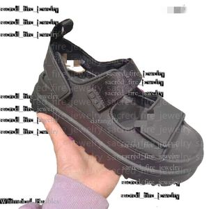 Uggslipper Tasman Uggg Slipper Designer Sandal Sangpo Boken Shoes Baotou tofflor Kvinnors utkläder tjocka sula äkta läder casual boken skor uggslipper 86f
