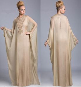 2020 Neuer Luxus -Champagner Dubai Islamisch Kaftan Abendkleider Chiffon Crystal Arabic Langarmes Perlen Sweep -Zug Abschlussball Kleid P8604796