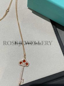 Designer 925 Sterling Silver Brand Yiyang Qianxi Samma Keye Red Chalcedony Wishful Key Necklace Luxury Liten Crowd Clavicle Chain Women Women