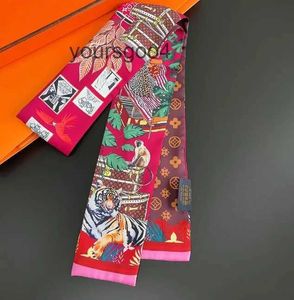 Halsdukar lyxdesigner 23Style Fashion Letters Bags Scraf Silk Suchves Women Hanterar väskebandanas bagage ljuddämpare France Wallet Purse H HWGS
