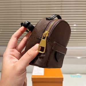24SS Womens Luxury Designer Little Pepper Mini School Bag Coin Purse Wrist Bag Arm Arm Key Earphone Protective Case Rött kuvert 12 cm