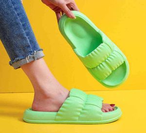 Mjuk enda moln tofflor sandaler kvinnor sommaren 2022 non slip thick plattform badrum tofflor kvinna eva glider flip flops mujer g222291621
