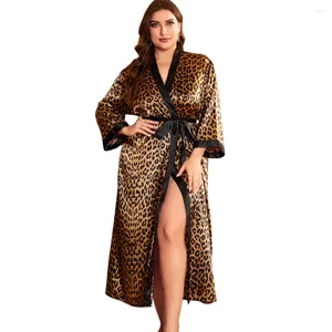 Hemkläder Kvinnors mjuka långa satinkläder plus storlek Leopardtryck Silkbadrobes i full längd Kimonos Silky Bath Robe Dressing Gown 5xl