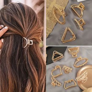 Mode einfache Nicht -Slip -Mini Hollow Heart Metal Hair Claw Claw Clip Clips Gold Geometrische Pony Barrettes Jaws für Frauen Mädchen täglich 240531