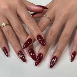 Fałszywe paznokcie 24pcs/Set Wino Red migdałowe fałszywe paznokcie sztuka fajna dziewczyna z diamentami 3D noszenie fałszywych paznokci nacisk na paznokcie proste francuskie gwoździe Z240531