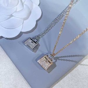 Colar o colar de charme clássico design de material de material de ouro incrustado com diamante com diamante 18k simples e com logotipo i03s original