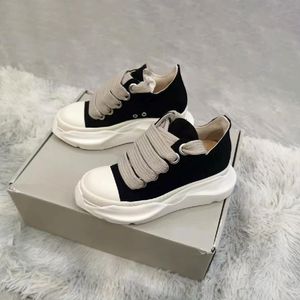 Designerskie kobiety białe trampki Podróż Run Buty Nowy styl Buty płócienne Letni trener koszykówki Walk Tennis Shoe Flat Sports Outdoor Martin Luksusowa wędrówka Czarna