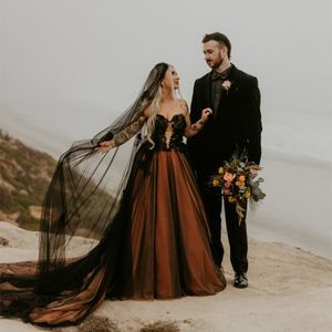 Elegant Long Black Tulle gotiska bröllopsklänningar a-line modern ärmlös vestido de noiva spetsar upp svep tåg brudklänningar för kvinnor