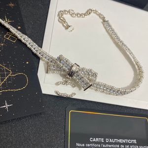Collane pendenti designer di migliori qualità Diamond Crystal Lettere Cramella a pendente Catane Pearl Chains Vogue Men Womens 18K Oro Coper Collace Regalo per le gioielli da sposa