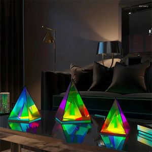 Tischlampen Temar zeitgenössischer kreativer Lampe Pyramide Innenatmosphäre Dekorative LED -Beleuchtung für häusliche Schlafzimmer