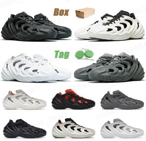 Med ruta 2023 designer glider sandaler adifom q tofflor för män kvinnor svart kol grå fyra undrar vit kärna utomhus lyx 3d 9281744