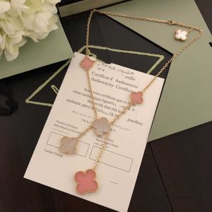 Luxury Four Leaf Clover Designer Pendant Necklaces 18k Gold Plated Pink and White Flower Five Charm Choker Collar for Women Wedding Jewelry with Box Party Gift