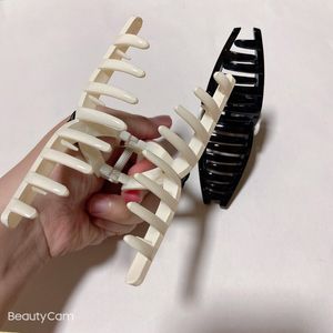 10x6cmファッション黒と白のアクリルグロス状の弓爪クリップCスタイルヘアピンレディースコレクションヘッドアクセサリーアイテムVIPギフト289E