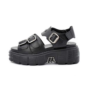 2024 Kobiety Sandals Platforma Punk Style Summer Latie Buty