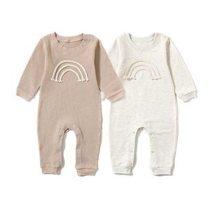 Rompers 2021 Rainbow新生児の女の子ジャンプスーツソリッドニットワンシー長袖コットンユニセックス秋の秋のロンパー幼児服Y240530WLPD