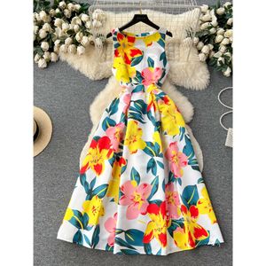 French round necked sleeveless positioning printed dress for women in summer with a slim waist and a stylish large hem vest skirt