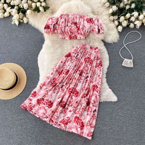 Vacation Style Set, Womens Design Sense, One Shoulder Short Sleeved Strapless Top, Pleated Skirt, Two-piece Set Self-cultivation Lace Dress High Waist Dress