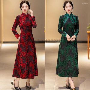 Abbigliamento etnico Elegante peluche spesso Cheongsam Lungo Qipao Temperamento invernale migliorato Retro Abito slim per mamma di mezza età Taglia grande 5XL