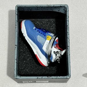 مفاتيح حبلات الحبل الجديد Mini Sports Shoes سلسلة مفاتيح 3D أزياء الإبداع ميثاق السحر قلادة keychain إكسسوارات J240330