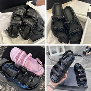 Designer C Sandaler Summer Hot Beach Shoe Women Liten doftande läder Tjocka Soled Shoes Women bär öppet tå mode i sommaren calaee bästa kvalitetspaketfrakt