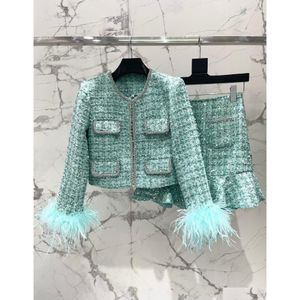 Two Piece Dress European Designer 2024 Early Spring Green Sequin Feather Sleeves Small Fragrant Coat Short Skirt Two-Piece Set Drop Dhzv3