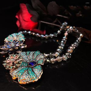 Anhänger Halsketten Vintage Antik Blumen Halskette Exquisite Kupfer vergoldet Komplettset Zirkonia Kristall