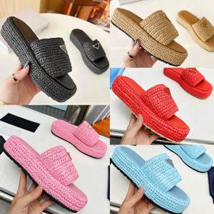 Designer tofflor sandaler män kvinnor guld spänne slip på svartbruna pinkslides virkade skjutreglage kvinnor avslappnade scuffs sandal plattform kilar halm flatform flip flops