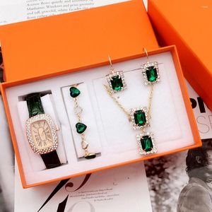 Armbandsur 5st lyxiga modeklockor Kvinnakvaliteter Diamond Quartz Titta på damer Läder Armbandsur Elegant Montre Femme Jewelry Set Box
