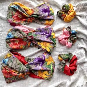 Designerskie jedwabne elastyczne opaski dla kobiet 2024 Spring Nowe przybycie luksusowe dziewczęta kwiaty kwiaty kwiatów motyla opaski do włosów szalik