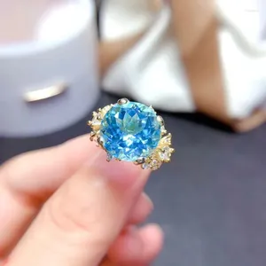 Anéis de cluster em simulação azul topázio anel moda feminina banhado 18k ouro amarelo incrustado céu safira cor aberta tesouro feminino