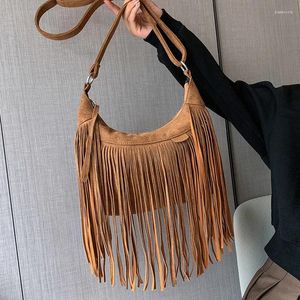 Kvällspåsar 2024 Autumn and Winter Tassel Women Crossbody Solid Color National Style Shoulder Bag Ladies Pu Leather Messenger