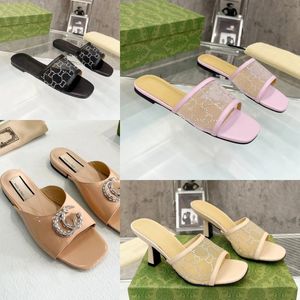 2024 Designer Kvinnor Ny stil tofflor Svart fast färgtryck Ventilat Sandal Bottom Fashion House Slipper Wear Beach Summer Flat Coolness Slipper Storlek 35-42