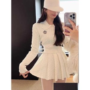 Tvådelt klänning Autumn Preppy Style Sticked Clothing Suit Woman Slim Kawaii Swearter Topps Casual Y2K Mini Kirt Fashion 2 Set 240219 D DHSWR