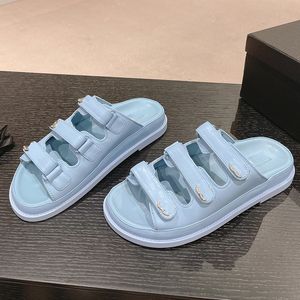 Mules Kadın Lüks Tasarımcı Sandalet Platformu Topuk Rafya Çift Band Sandalet Zarif Bayanlar Rattan Terlik Vintage Mavi Flip Flops Bohemian Açık Mekan Plaj Sandal