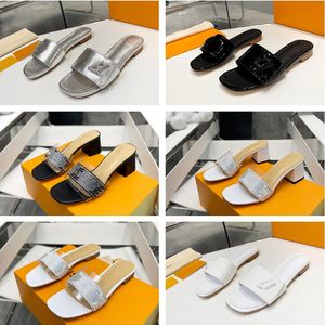 Sandaler Famous Designer Women Slides Sliders Luxury Sandles High Low Heels Patent Leather Flip Flops 2024 New Summer Square Head Slippers 35-40