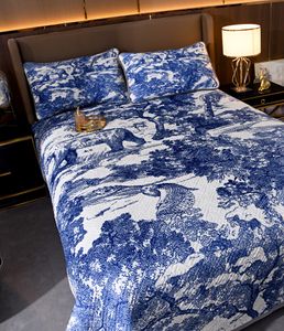 Designer Bedding sets Luxury 3D Baroque Modern Print Animal Gold Fashion Bedding Comfortable 3pcs Set Quilt and Pillowcase Queen and King Size Factory direct