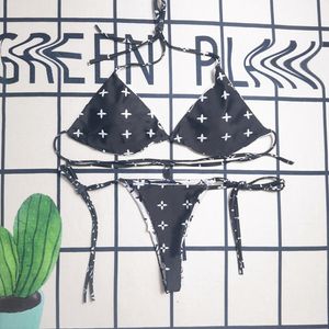 Stilist Marka Bikinis Kadın T-Back Tasarımcı İki Parçalı Mayolar Çiçek Klasik Mektuplar Mayo Plajı Lüks Mayo Takımları 50 Renk Boyut S-XL #L70