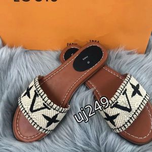 Projektant Flat Sandals Luksusowe kapcie kobiety haft haft sandałowy list Letter Letter na letnie na plaży Slajd Casual Shoe